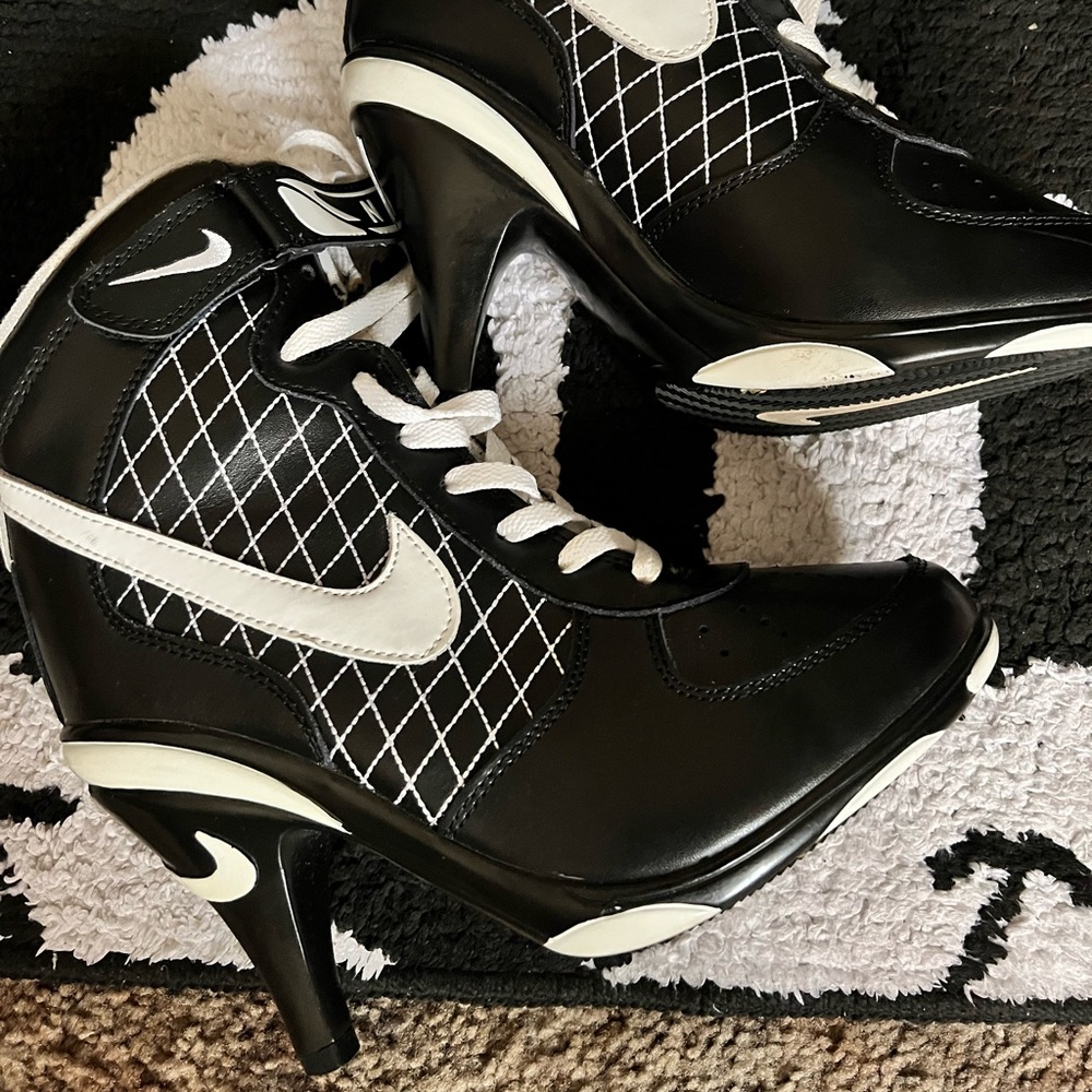 Used NIKE Sneakers heels.